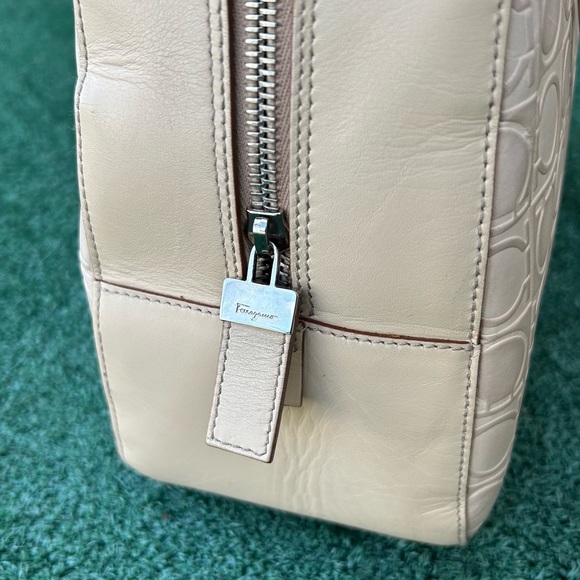 Salvatore Ferragamo Vintage Y2K Gancini Embossed Leather Handbag Beige - Picture 15 of 16